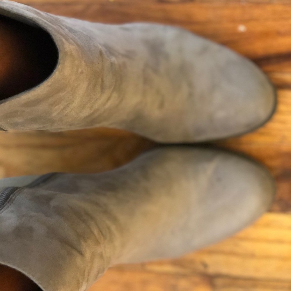 🍾🍾SOLD🍾🍾 Rollins Grey Frost Suede Booties - Picture 7 of 8